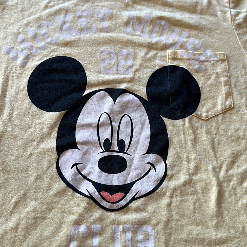 #116D Disney Mickey on yellow vintage vibes, size M